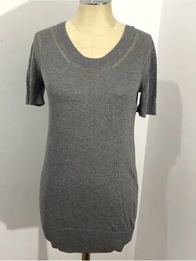 DKNY Gray Short Sleeve light weight  Knit Top